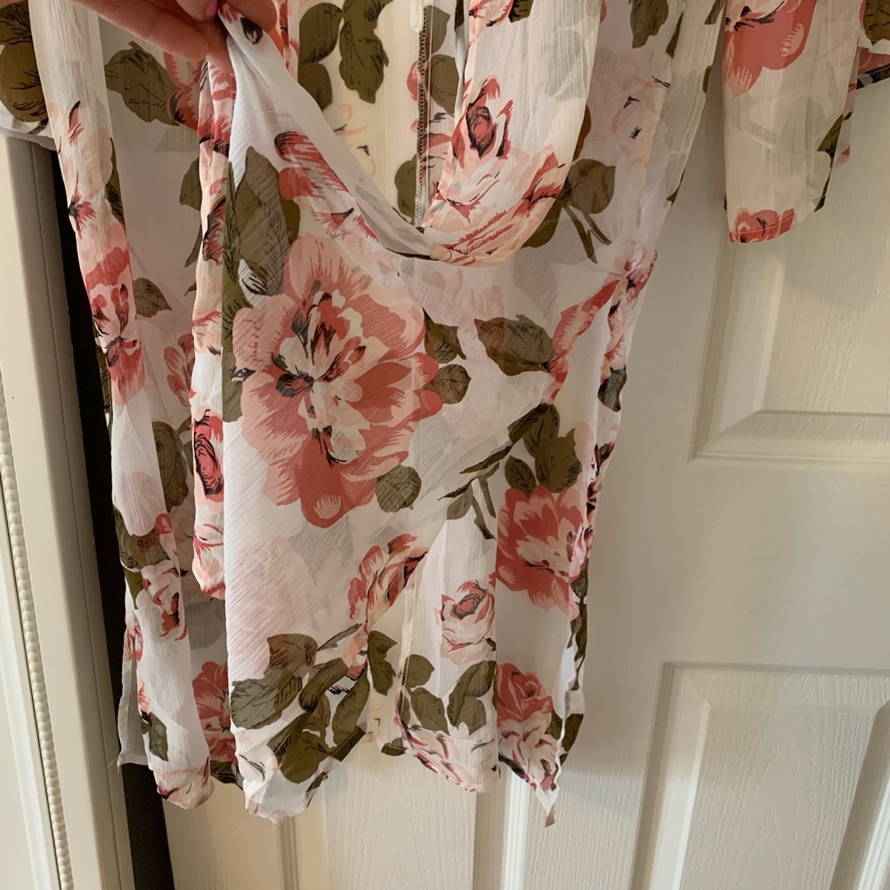 RESERVED 🔒 Gorgeous Floral Sheer Kimono Wrap - Picture 5 of 8
